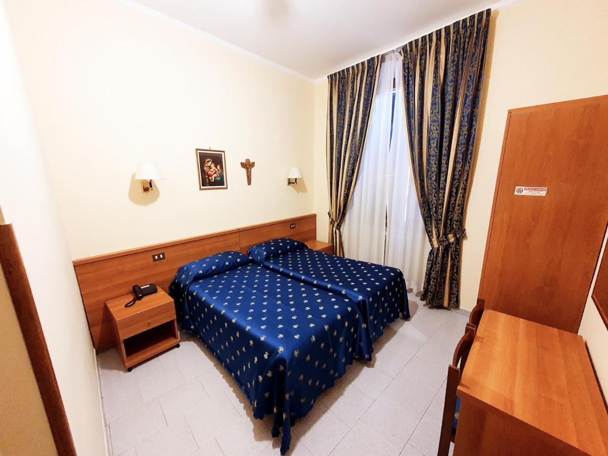 Suore Concezioniste Missionarie - Carmen Salles Roma Bed & Breakfast Exterior photo