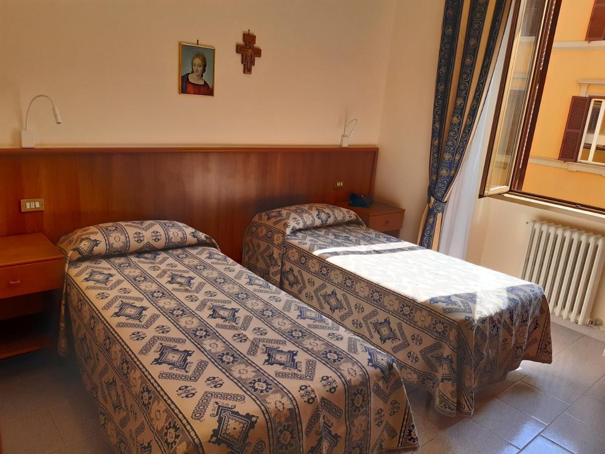 Suore Concezioniste Missionarie - Carmen Salles Roma Bed & Breakfast Exterior photo